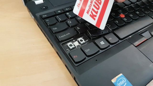 Naprawa klawisza w laptopie - jak wyjąć i włożyć przycisk klawiatury смотреть онлайн