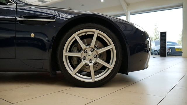 Aston Martin Edinburgh - V8 Vantage Roadster смотреть онлайн