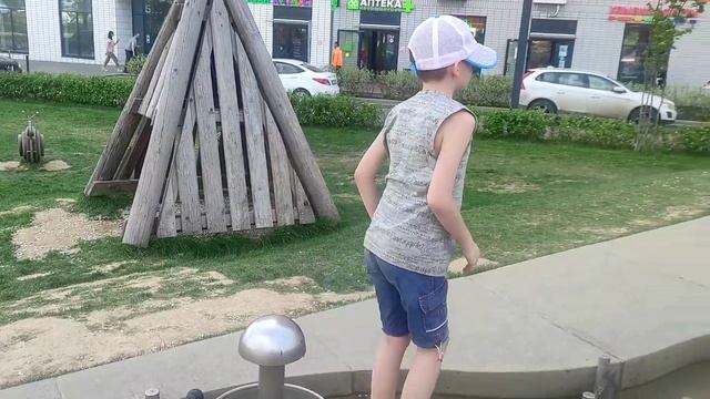 Гуляем на площадке Бунинские луга смотреть онлайн