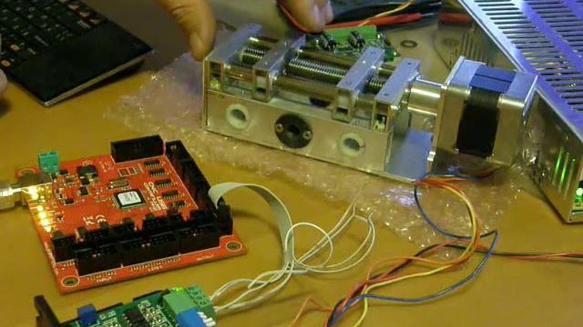 тест оси Z с мотором формата NEMA17, напряжение 24вольт, ограничение по току 1ампер