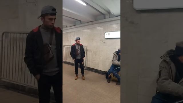 Метро Москва музыка с пилой смотреть онлайн