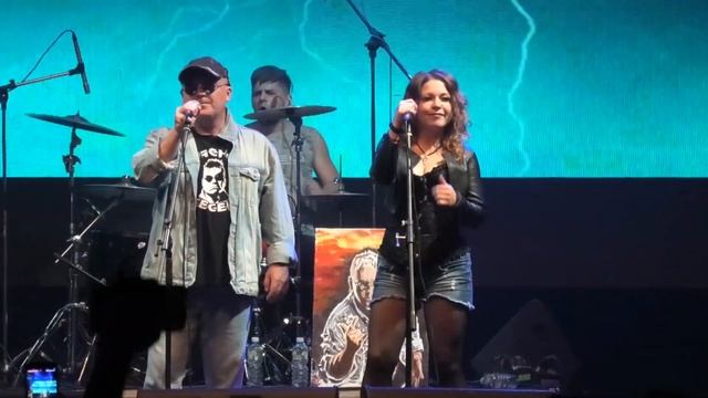 КРАСНАЯ ПЛЕСЕНЬ - СИНИЕ САНДАЛИИ.