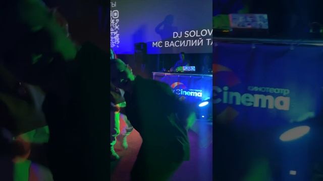 Фильм «Неспящие двадцатые: истории иркутских клубов 2». Смотри на «Сливе». смотреть онлайн