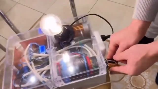 Бесплатное Электричество из Маленькой коробочки смотреть онлайн