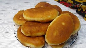 Сытные пирожки из пористого, воздушного теста. Корочка похрустывает, остынут тают во рту.