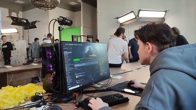 Айсу плачет, взломали на лане смотреть онлайн