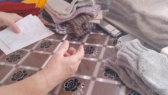 НОВЫЙ ГОД НЕ ПРАЗДНОВАЛА /// НАВЯЗАЛА КУЧУ НОСКОВ /// смотреть онлайн