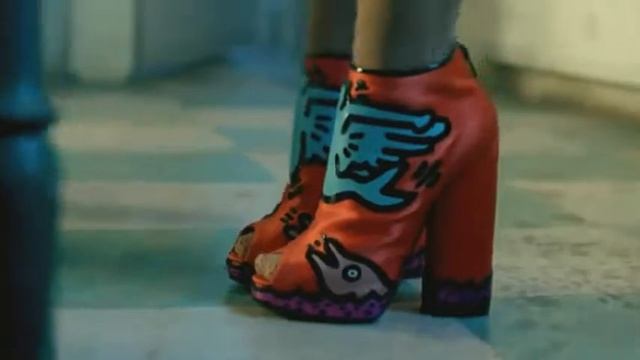 Aura Dione featuring Rock Mafia Friends смотреть онлайн