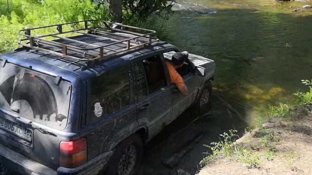 Jeep на втором броде у моста в Орлёнке смотреть онлайн