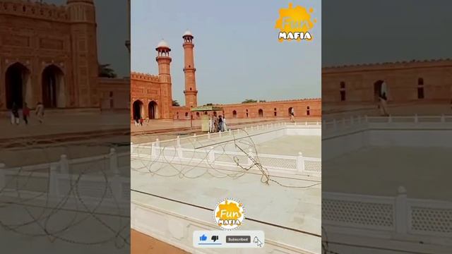 Beauty Of Badshahi Masjid And Tabarkat-e-Nabwi | Lahore Tour | Fun Mafia Vlogs #Funmafia смотреть онлайн