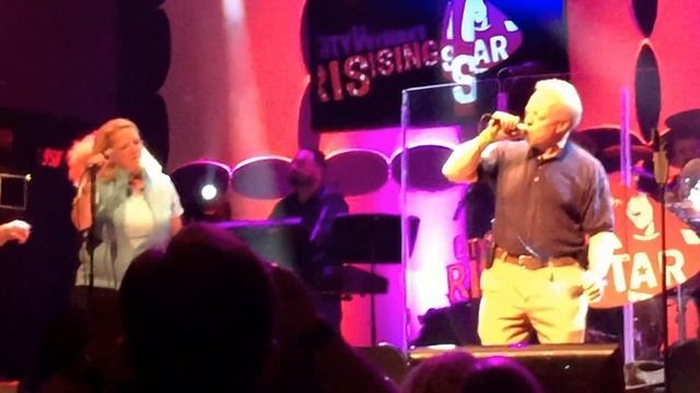 Karaoke - Don Denzler at Universal City Walk Rising Star Performing Sweet Caroline смотреть онлайн