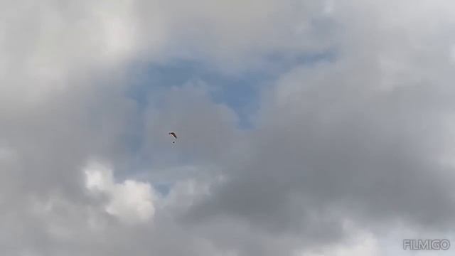 НУ ВОТ ЕЩЕ И ЧЕРНЫЕ /// В НЕБЕ ПЛАНЕРИСТ /// смотреть онлайн