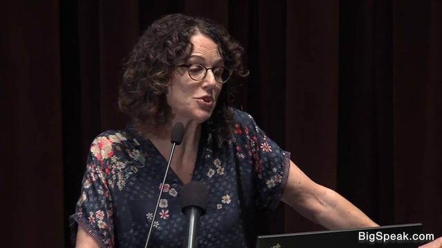 Robin DiAngelo - White Fragility смотреть онлайн