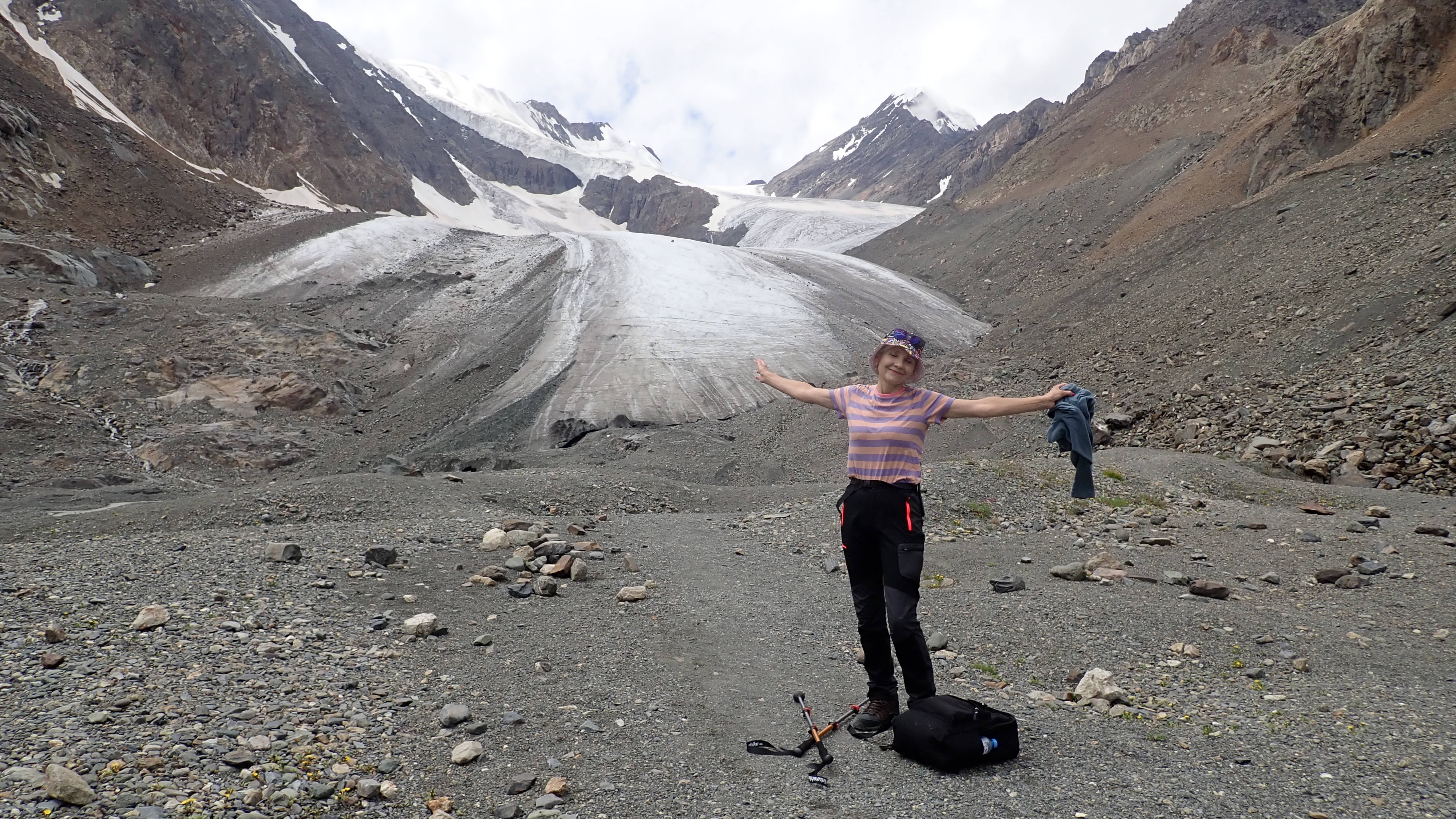 Поднялись на Бараньи лбы(дорога на ледник Большой Актру)