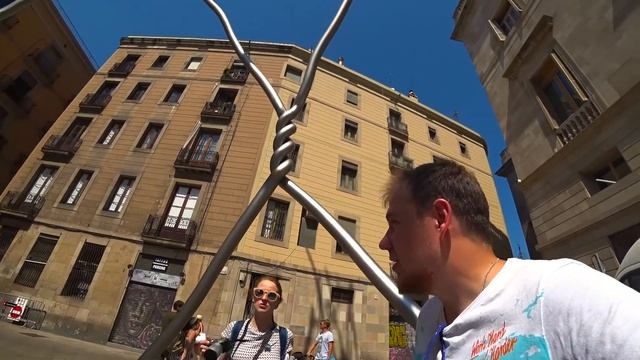 Барселона. Гигантское мюзле, кот, креветка и независимость смотреть онлайн