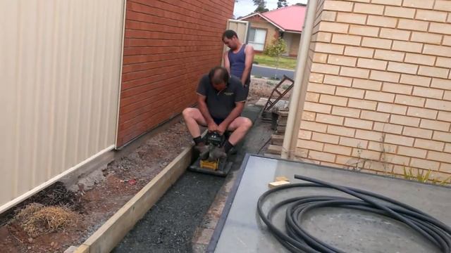 Dad riding vibration plate compactor смотреть онлайн