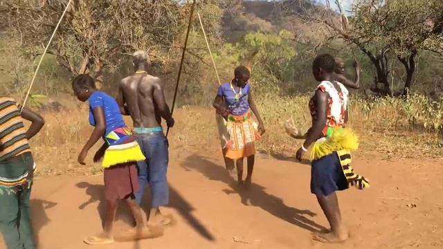 Otuho Traditional dance - Oliha Waca Part 1 смотреть онлайн