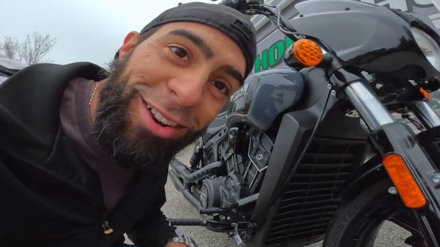 Harley Riders Are Not Going To Like this Indian Scout Rogue Review. смотреть онлайн