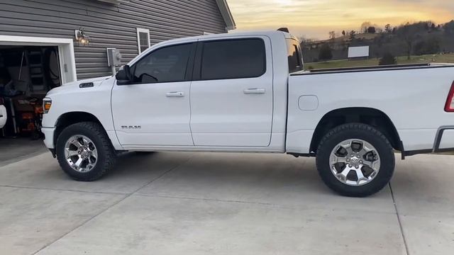 2021 Ram 1500 w/ 2” Mopar Lift and 295/60/20 Nitto Recon Grapplers w/stock wheels смотреть онлайн