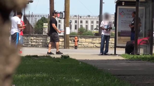 Bait Cell Phone Prank смотреть онлайн