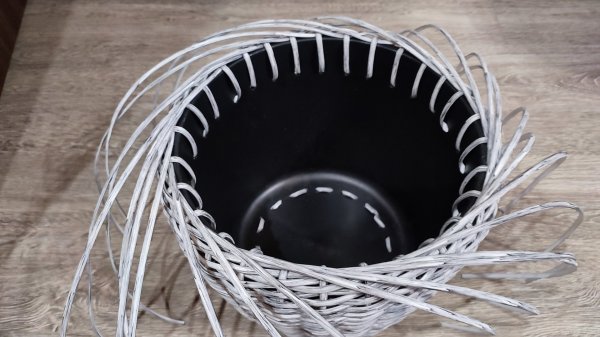 мой первый опыт плетения кашпо из ротанга