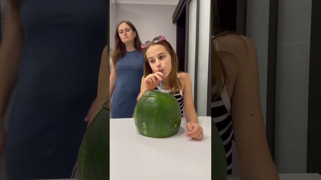 Короче говоря Алинка не знает куда спрятать вкусняшки #shorts #funny смотреть онлайн