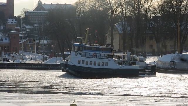 en liten färja isbrytare смотреть онлайн