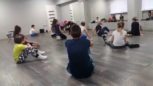Bboy Mamont майстер-клас з брейк-дансу м. Львів школа танцю «Пелікан» смотреть онлайн