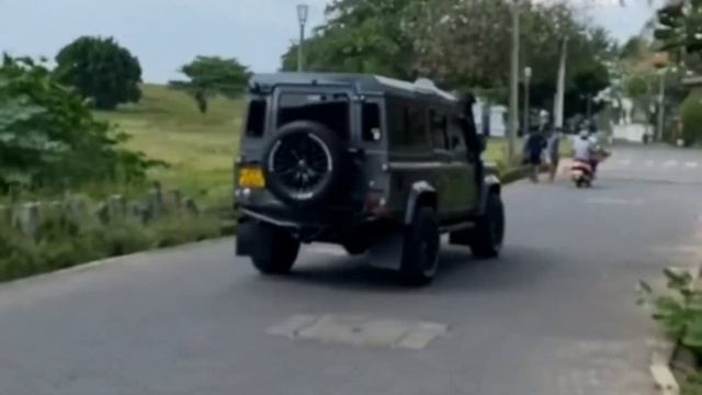 land rover defender mafia Sri Lanka millionaire paradise (VIP)🚨 смотреть онлайн