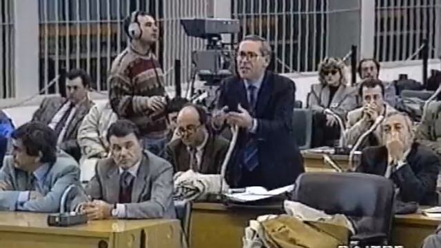 Maxiprocesso Mafia | Confronto Buscetta - Riina - Calò смотреть онлайн