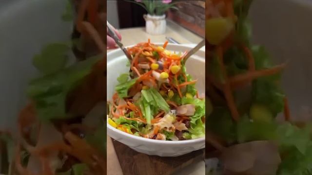 Салат с копченой куриной грудкой