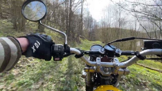 Yamaha Bronco, закинуте село та бездоріжжя смотреть онлайн