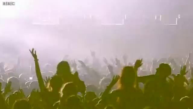 Swedish House Mafia - Save The World [Live at T in the Park 2011] смотреть онлайн