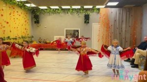 Русский народный танец с платками
Осенний утренник
Funny Ant Malahovka