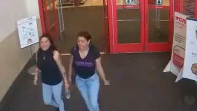 Three Suspects Steal Wallet from Elderly Woman at Corona Stater Bros смотреть онлайн