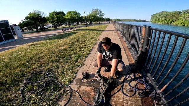 Magnet Fishing a Mafia Dumping Ground and finding GUNS (Police were called) смотреть онлайн