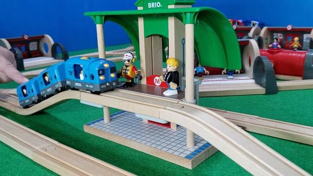 Wooden Trains Giant Metro Railway with EVERY BRIO metro train available | BRIO Train Video смотреть онлайн