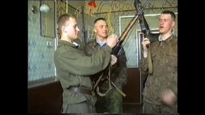 Будни военнослужащих срочной службы Отдельного Учебного батальона ОДОН в.ч. 3503. Съемка 1995 года.