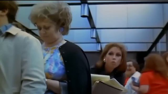 Mary Tyler Moore Theme Song смотреть онлайн