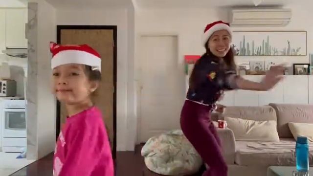 Jingle bell rock by Emma and mommy! смотреть онлайн