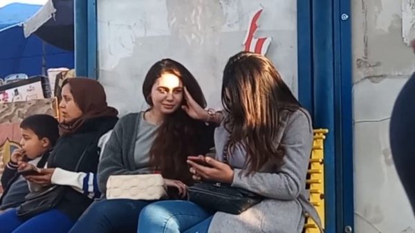 Woman love bulge watching (reactions)