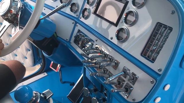 Dan Brubaker Gives Us A Tour of his 2003 Peterbilt смотреть онлайн