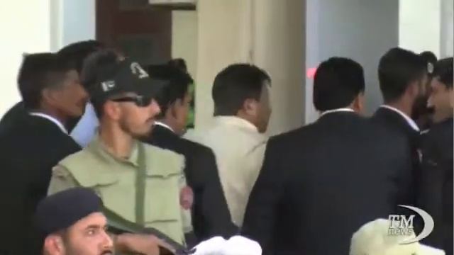 Pakistan, ex presidente Musharraf sfugge a tentativo attentato смотреть онлайн
