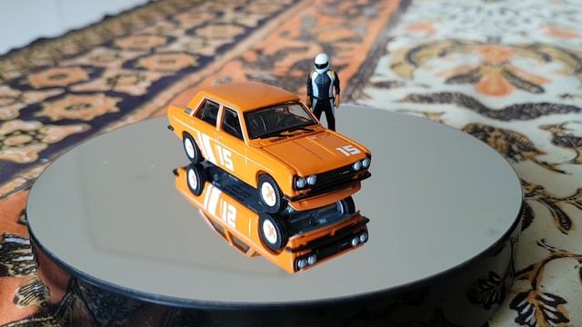 Greenlight Datsun 510 Sedan 1970 with Race Car Driver смотреть онлайн