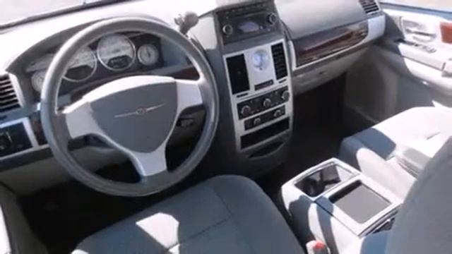 2010 Chrysler Town & Country Touring смотреть онлайн