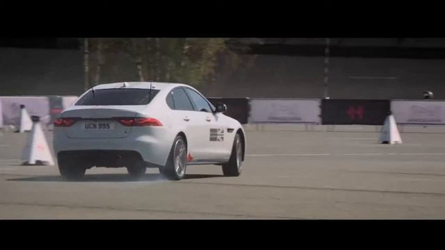 F1 Star Romain Grosjean takes on world's first Jaguar ‘Smart Cones’ driving challenge | AutoMotoTV смотреть онлайн