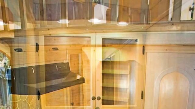 This 20′ Tiny House, with Handcrafted Arched Windows and Doors, built by Molecule Tiny Homes. смотреть онлайн