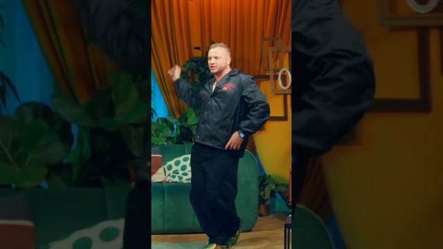 Ну а что? Должна же уборка квартиры быть веселой! 🤪