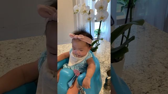 Kylie's Baby Vlog: Daily Food Diary - Rice Cereal and Apple Sauce смотреть онлайн