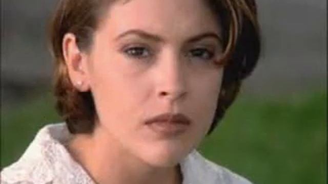 Alyssa Milano смотреть онлайн